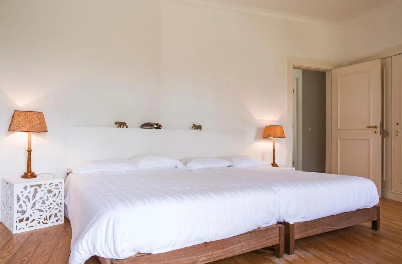 Bedroom with two single beds