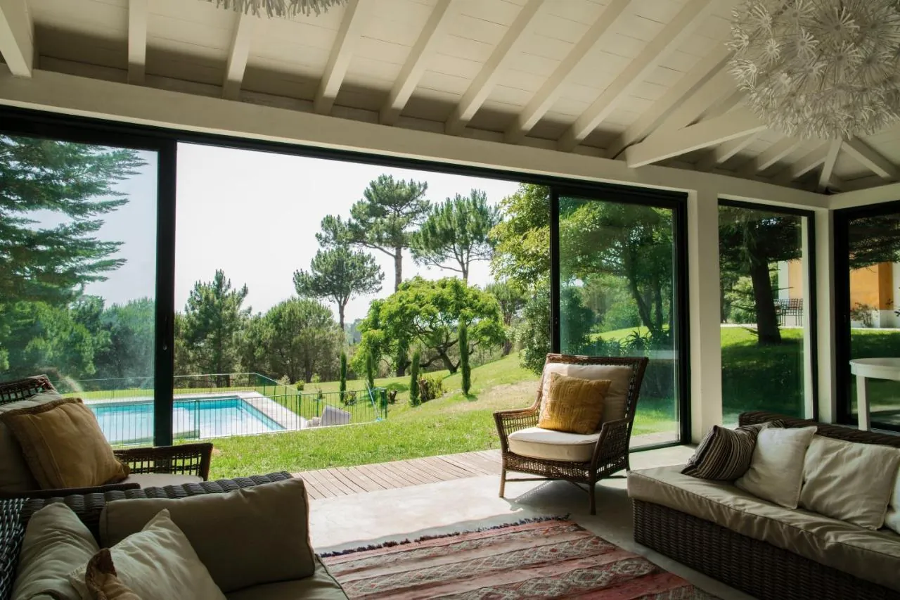 Villa Rio Seco, a holiday villa with garden and pool in Colares, Sintra